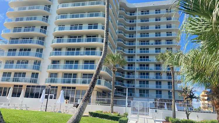 8855 Collins Ave #2E Surfside, FL 33154