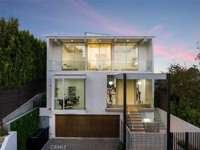 2650 Creston Dr Hollywood Hills East, CA 90068