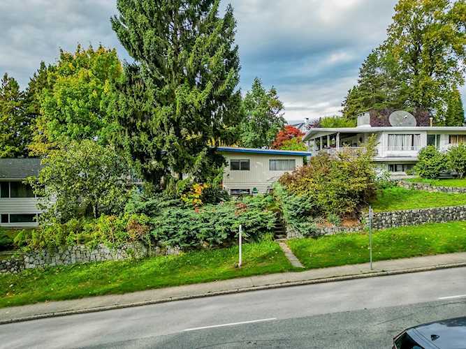 61 E Eighth Avenue New Westminster, BC V3L 4J4