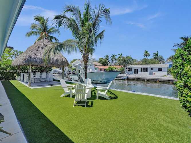 1211 NE 82nd St Miami, FL 33138