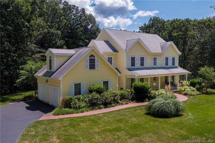 17 Kachina Way Madison, CT 06443