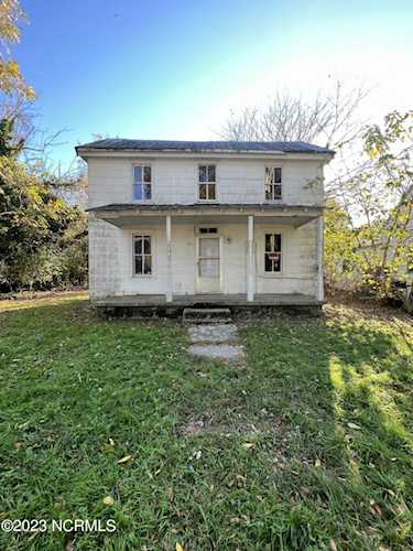 125 W Peterson St Edenton, NC 27932