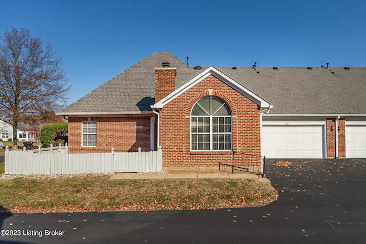 8116 Meadowgreen Pl Louisville, KY 40299