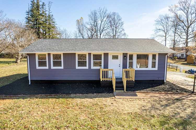 1035 S Coolwell Rd Madison Heights, VA 24572