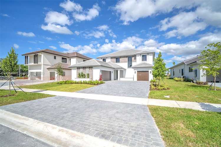 10475 SW 57th Ct Cooper City, FL 33328