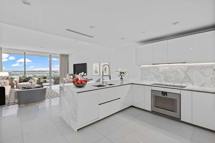 10201 Collins Ave #1104 Bal Harbour, FL 33154
