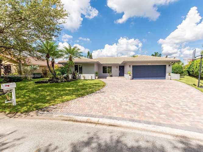 1068 NW 108th Ln Coral Springs, FL 33071