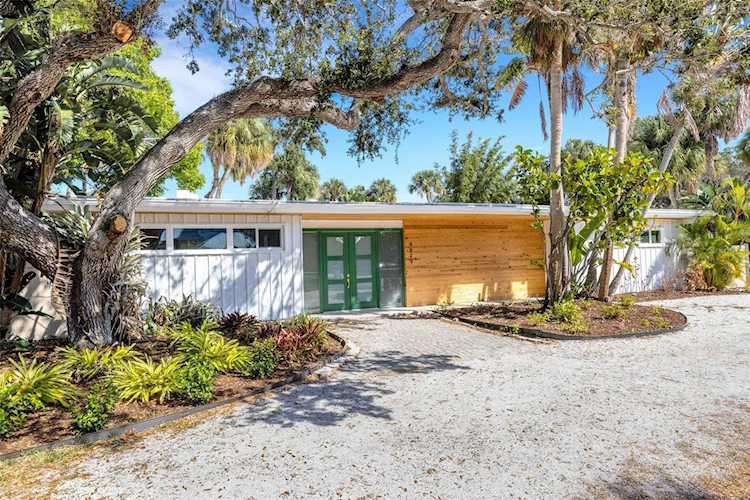 4879 Commonwealth Dr Sarasota, FL 34242