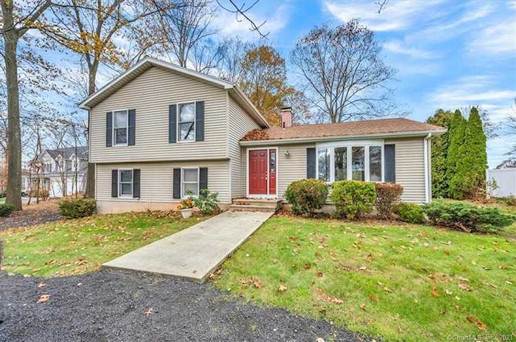 39 Clearview Dr Wallingford, CT 06492