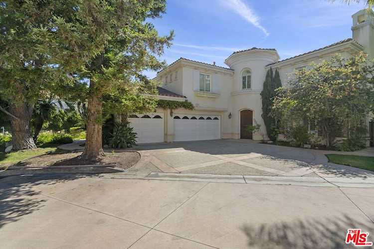 2096 Ridge Point Dr Los Angeles, CA 90049