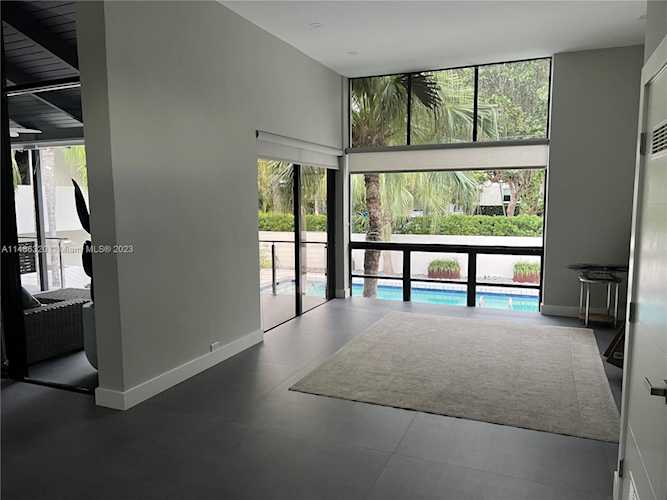615 Harbor Cir Key Biscayne, FL 33149