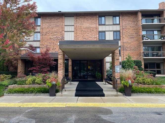 201 Lake Hinsdale Dr #110 Willowbrook, IL 60527