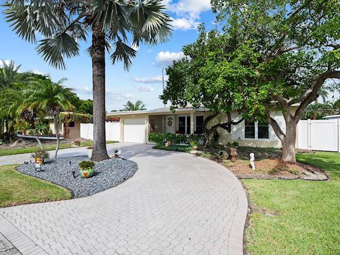 2021 NE 26th St Lighthouse Point, FL 33064