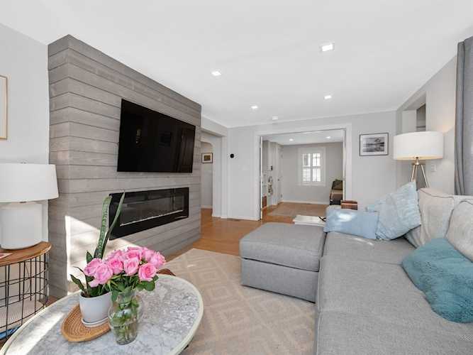 37 Hillcrest Ave Beverly, MA 01915