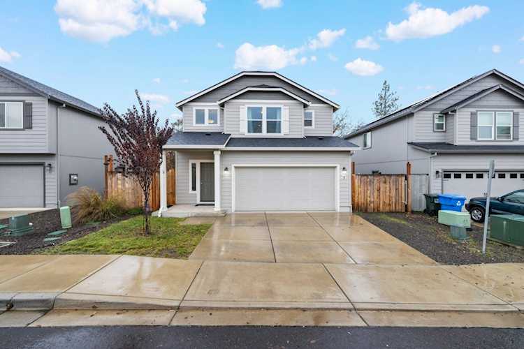 7 Oak Heights Dr Eagle Point, OR 97524