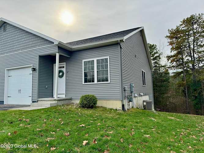 47 Smoke Ridge Rd Queensbury, NY 12804 MLS 202328347