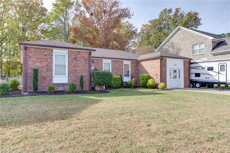 18 Margaret Dr Hampton, VA 23669
