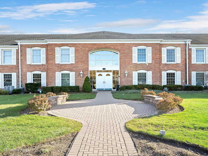 124 Carriage Way Dr #B111 Burr Ridge, IL 60527