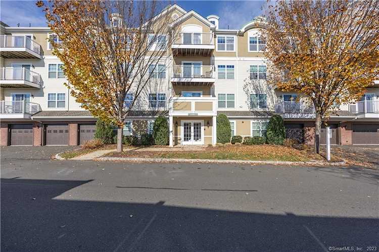 34 Schoolhouse Dr #203 West Hartford, CT 06107