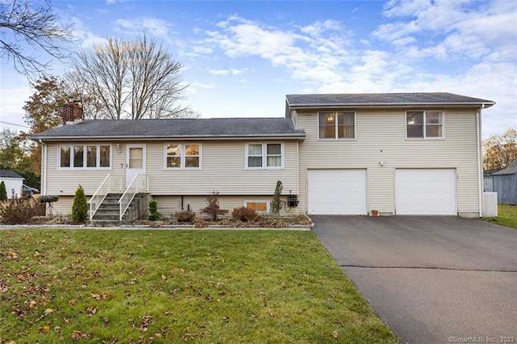 44 Ansonia Dr North Haven, CT 06473