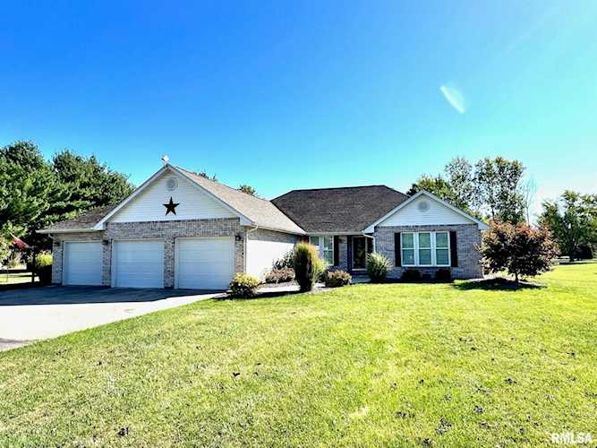 Move-in ready home for sale in Jacksonville, IL - $335,000 Photo 1