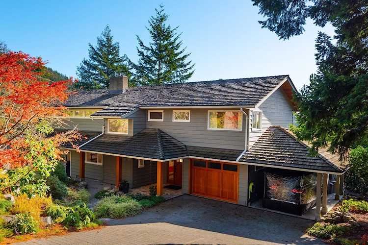 6226 Summit Avenue West Vancouver, BC V7W 1Y2
