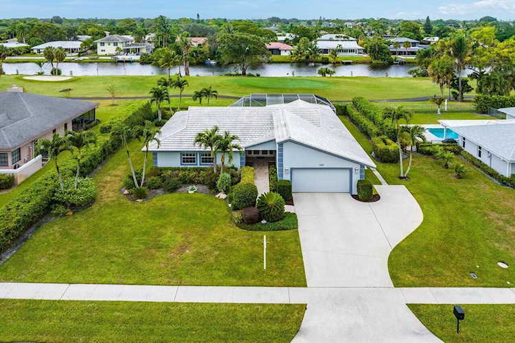 3365 Lakeview Drive Delray Beach, FL 33445