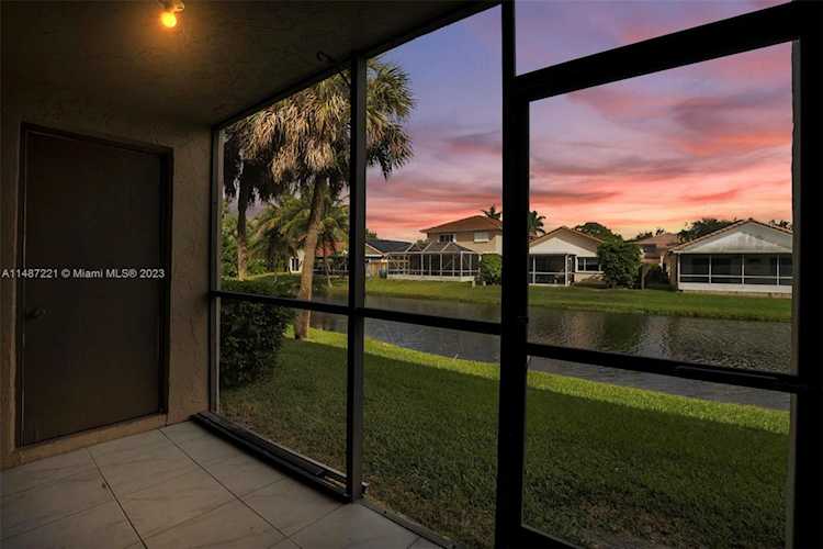 342 Lakeview Dr #104 Weston, FL 33326
