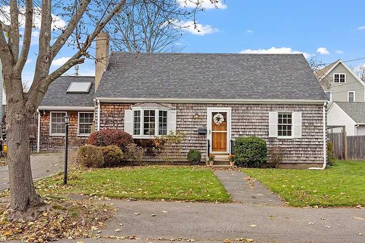 12 Orchard St Beverly, MA 01915