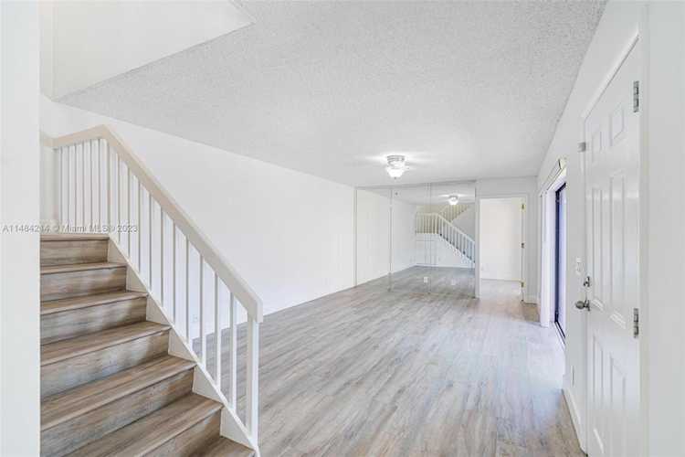 2559 Garden Ct Cooper City, FL 33026