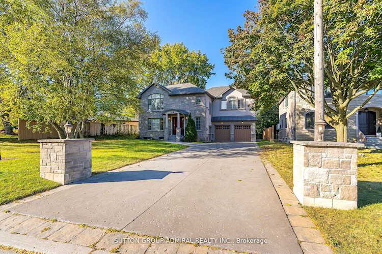 6 Duncombe Blvd Toronto, ON M1M 3A5
