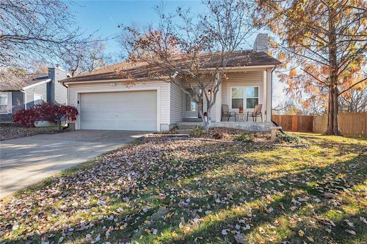 4 Queensboro Drive St Peters, MO 63376