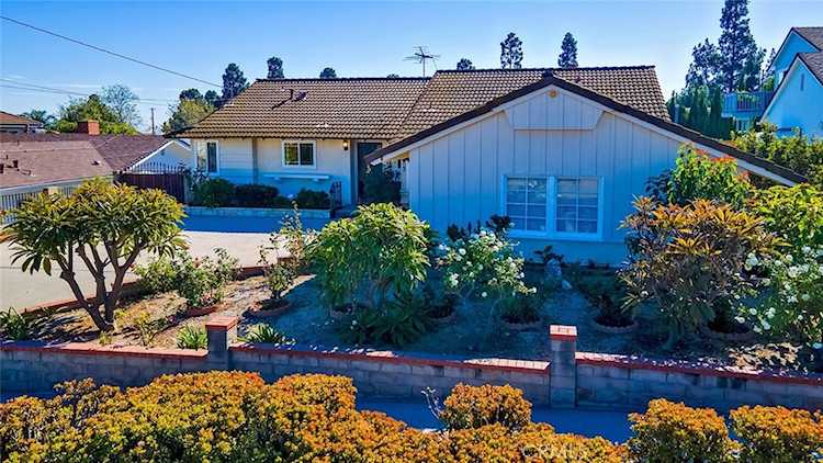 1813 W Santa Cruz St San Pedro, CA 90732