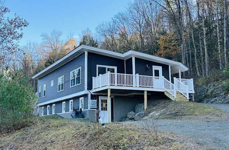 17 Dulac St Lebanon, NH 03784