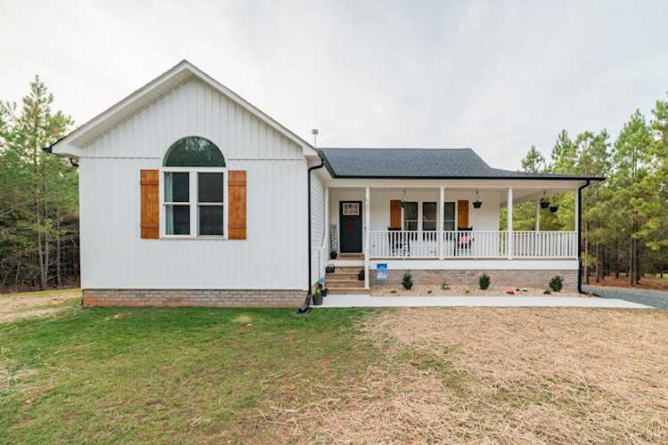 587 Ruckers Rd Concord, VA 24538