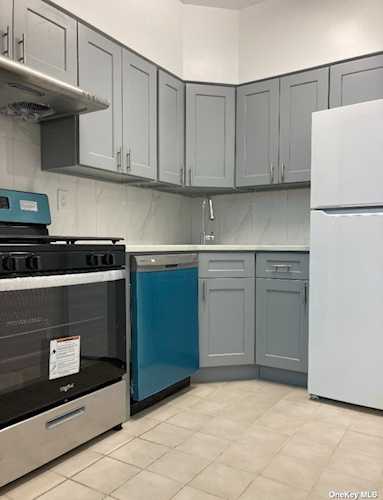 69-01 242nd St #38E Little Neck, NY 11362