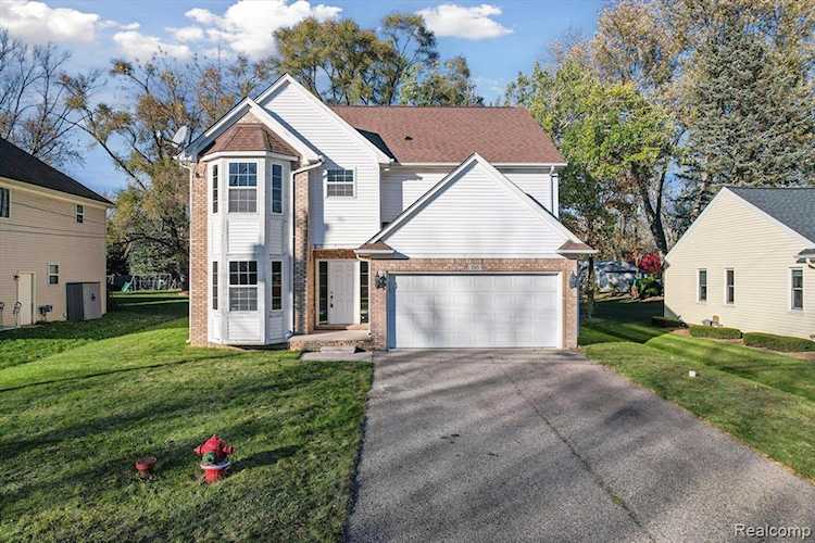 205 Eastlawn Dr Rochester Hills, MI 48307
