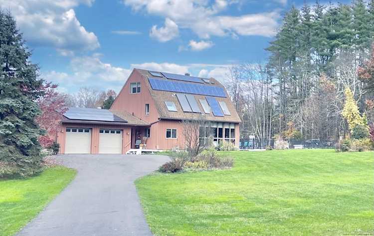 32 Mill Dam Rd Stone Ridge, NY 12484