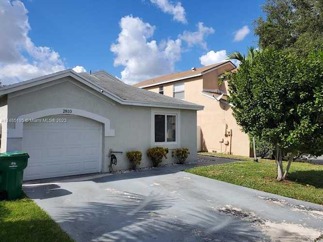 2810 E River Run Cir E Miramar, FL 33025