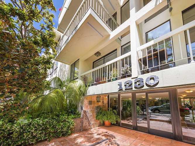 1230 N Sweetzer Ave #211 West Hollywood, CA 90069