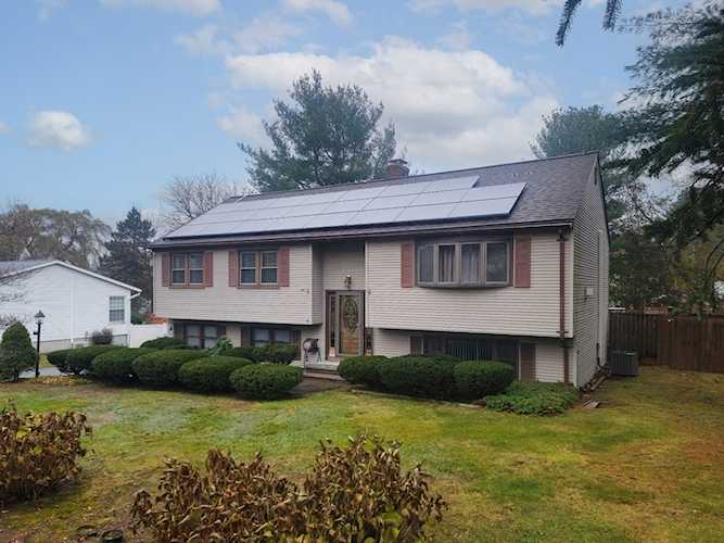 14 Coachman Ln Methuen, MA 01844