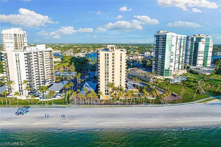 4001 N Gulf Shore Blvd #904 Naples, FL 34103