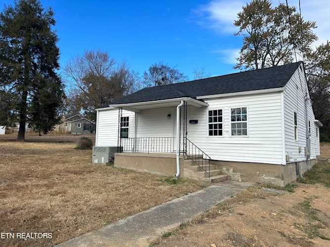 1806 Worth St Knoxville, TN 37917