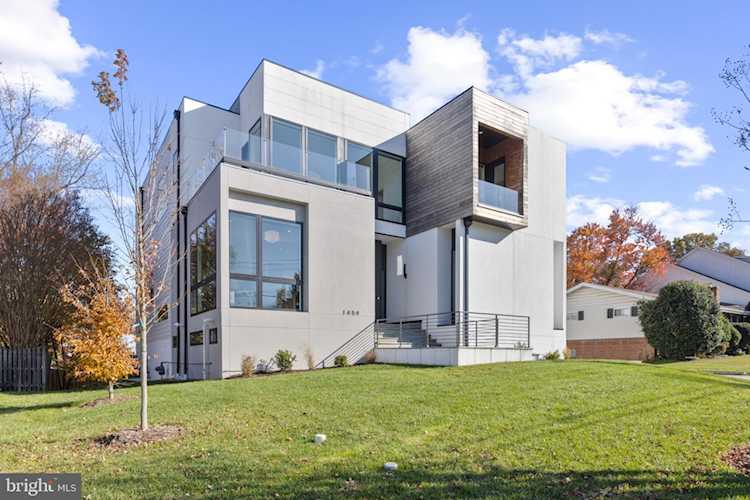 1459 Dewberry Ct Mclean, VA 22101