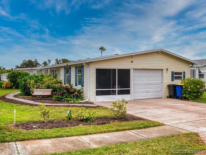 613 Portside Ln Edgewater, FL 32141