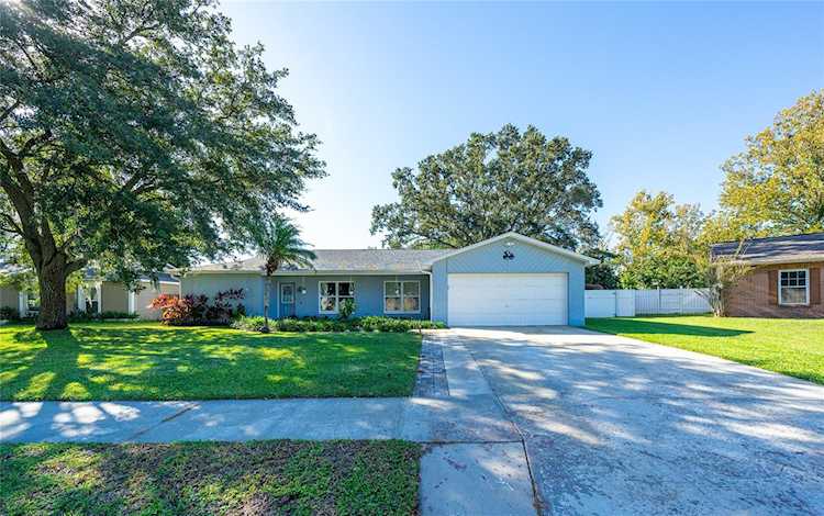 3817 Rolling CIRCLE Valrico, FL 33594