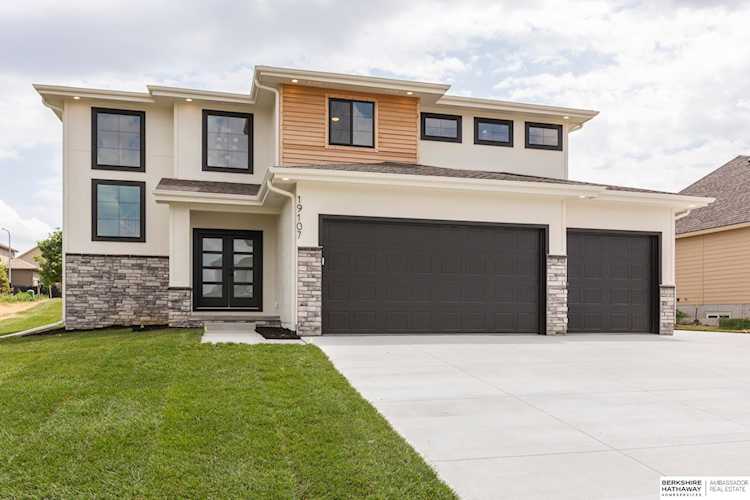 19011 Sycamore Dr Gretna, NE 68028
