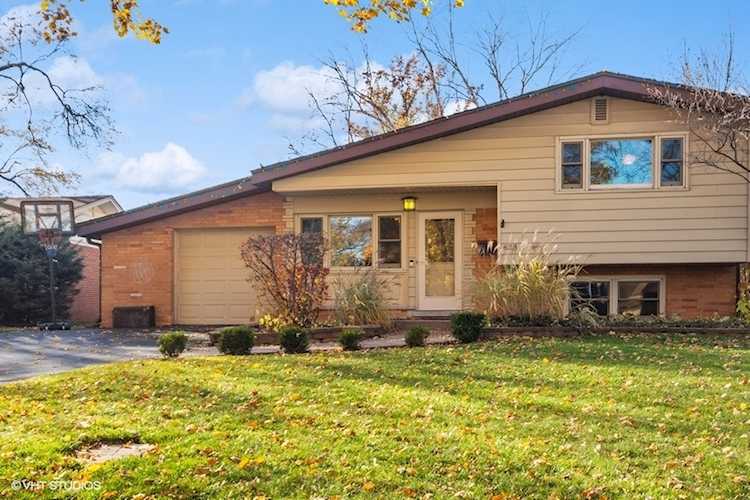623 2nd Ave Libertyville, IL 60048