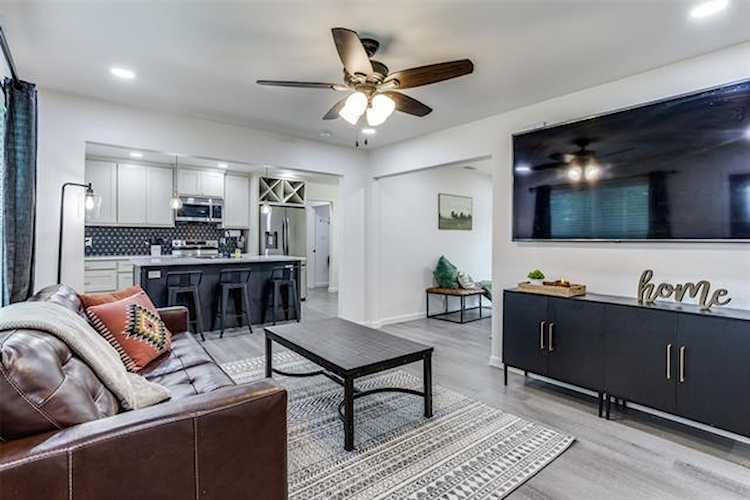 102 Baldwin Street Red Oak, TX 75154