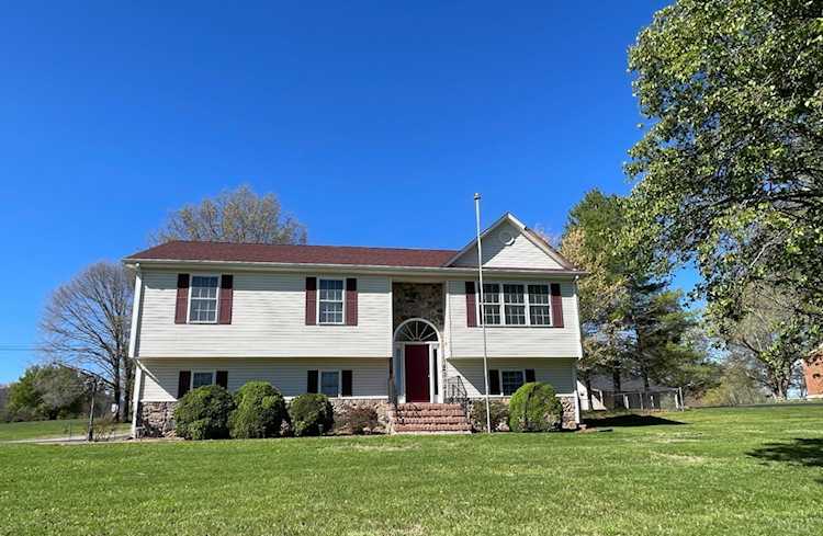 1019 Windhurst Dr Hardy, VA 24101